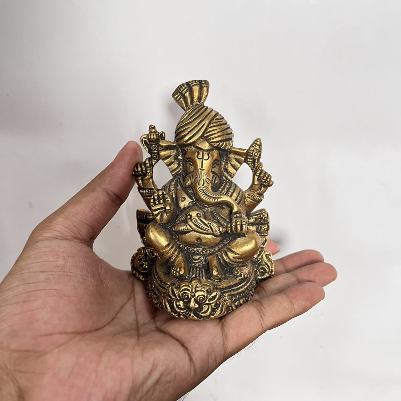 পিতলের গণেশ বিগ্রহ – সাউথ ইন্ডিয়ান স্টাইল (৭৮০ গ্রাম | ৪ ইঞ্চি)