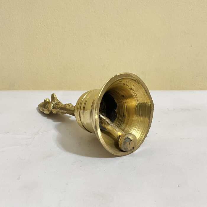 পিতলের বড় ঘণ্টা | ৯.৫ ইঞ্চি | ১ কেজি ৩০০ গ্রাম | পূজা ও শোপিসের জন্য আদর্শ - Image 2