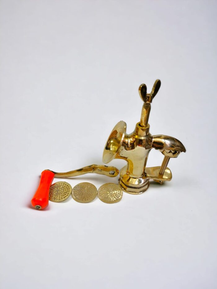 img_0783 অরিজিনাল পিতলের সেমাই মেশিন – ১০ নাম্বার সাইজ – ১.৬ কেজি - Image 1