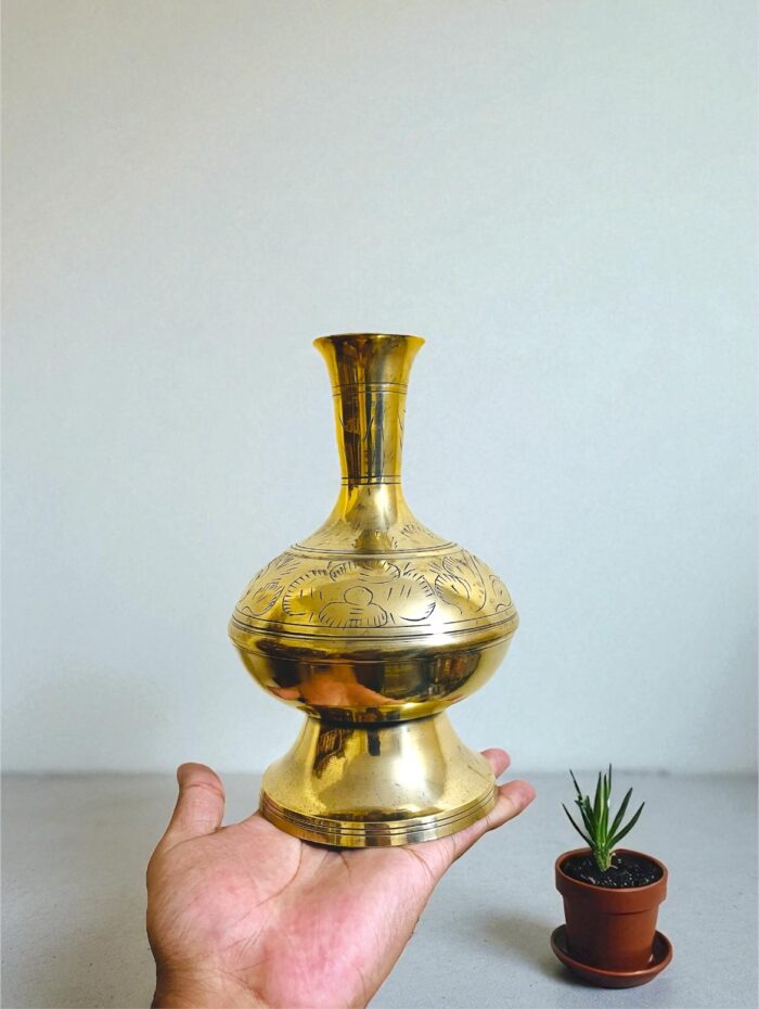 img_4735 পিতলের ফুলদানী – ৭.৫” | ৪৭০ গ্রাম | হোম ডেকর & শো-পিস - Image 2