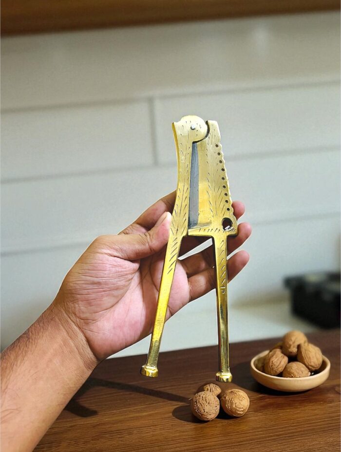 পিতলের সুপারি কাটার – সর্তা | ৮” | ২৩০ গ্রাম | হাতে তৈরি ঐতিহ্যবাহী সামগ্রী - Image 1