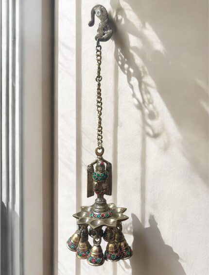 তিলোপতি বালাজি ৯ প্রদীপ, সাথে ঘণ্টা ও চেন । পূজা, মন্দির ও হোম ডেকোরের জন্য একেবারে উপযুক্ত।