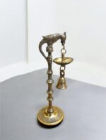 খাঁটি পিতলের তৈরি ঘণ্টা প্রদীপ – পূজা, মন্দির ও হোম ডেকোরের জন্য আদর্শ।