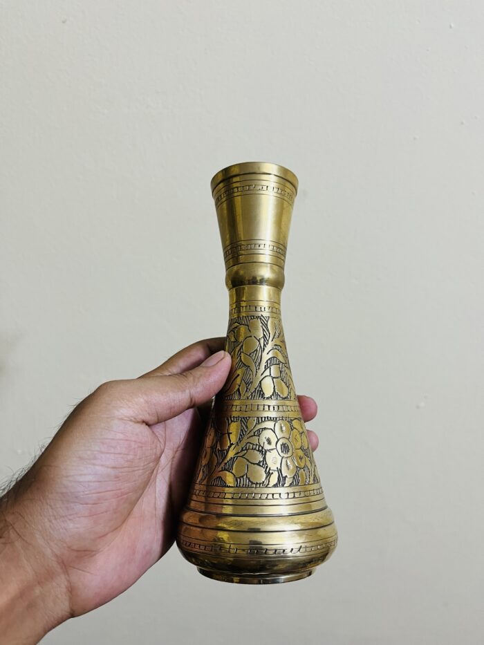 img_4956 পিতলের পুরনো ফুলদানি। পলিশ করা। ৮ ইঞ্চি। ৪০০ গ্রাম - Image 1