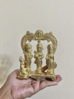 পিতলের তৈরি রাম দরবার শোপিস (৬.৫”, ১১৫০ গ্রাম)। রাম, সীতা, লক্ষ্মণ ও হনুমানের ঐশ্বরিক মূর্তি। হোম ডেকোর ও পূজার জন্য আদর্শ