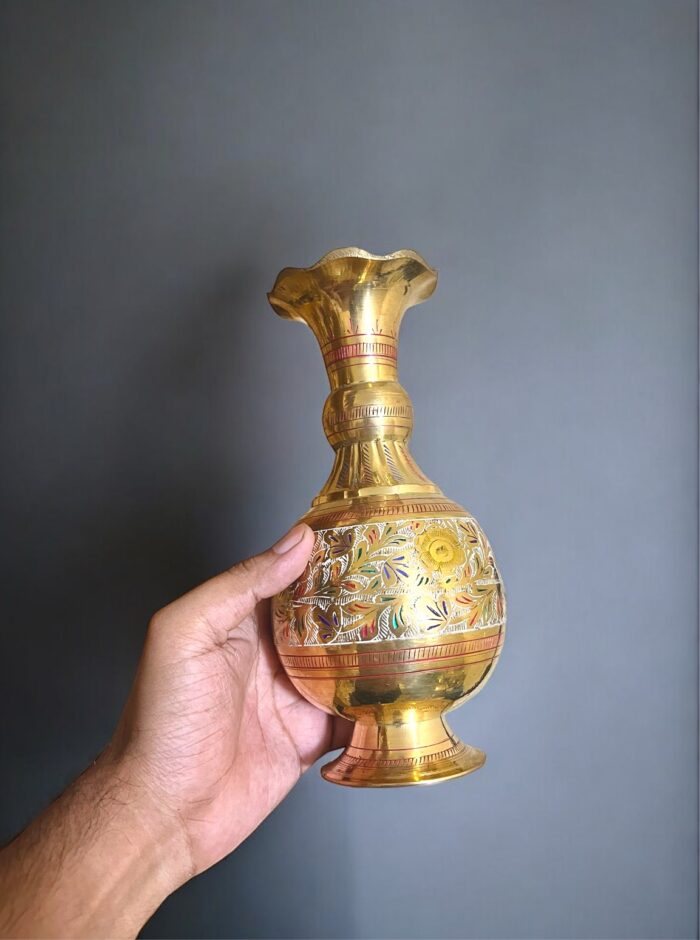 img_5426 পিতলের মিনা করা ফুলদানি | ৮.৫ ইঞ্চি | ৭২০ গ্রাম | ঘর সাজানোর জন্য দারুণ এক শোপিস - Image 2