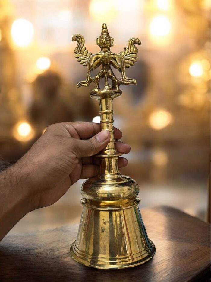 img_5430 পিতলের বড় গুরুড় পাখি ঘণ্টা | ১১ ইঞ্চি | ৯৩০ গ্রাম | পূজা ও শোপিসের জন্য আদর্শ - Image 2