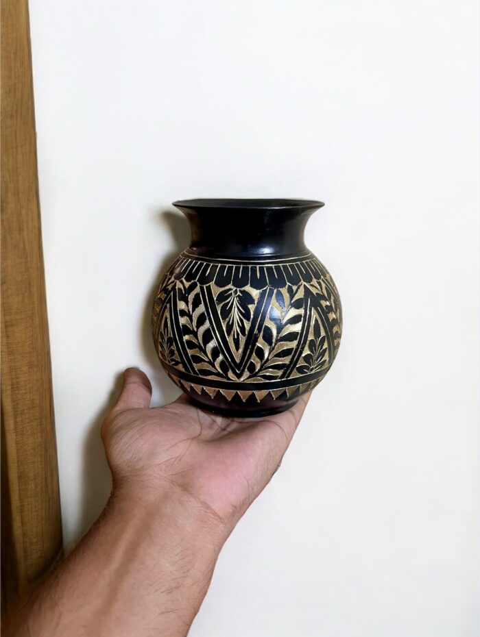 img_5442 পিতলের কালো মিনা করা ঘটি | ৫ ইঞ্চি | ৬৫০ গ্রাম | শোপিস ও উপহার - Image 2