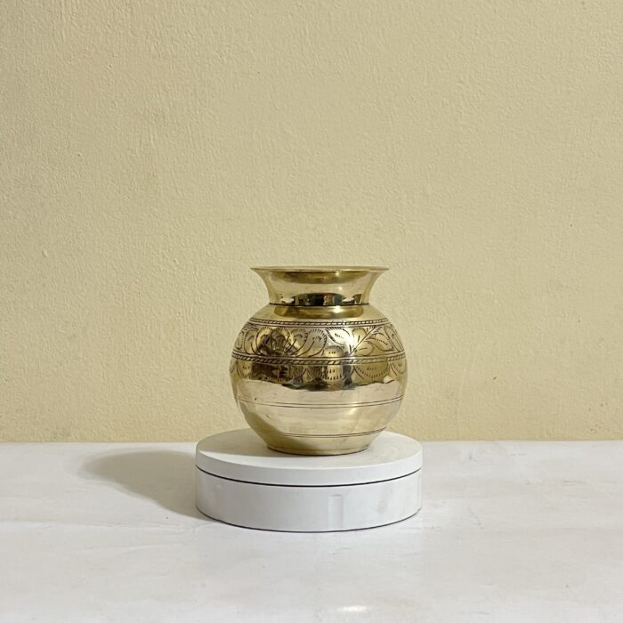 img_0613 পিতলের পুরনো নকশা ঘটি - ৬৩০ গ্রাম - Image 1