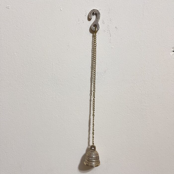 img_7226 পিতলের ছোট ঘণ্টা - চেন সহ - ১৫” - ১৬০ গ্রাম - Image 4