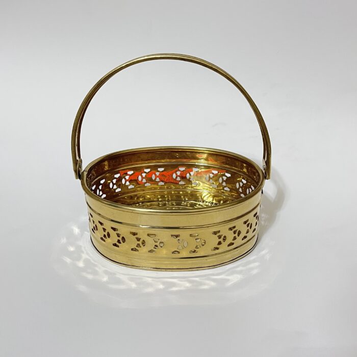 img_7414 পিতলের ফুলের সাজি - ৭/৫.৫ ইঞ্চি - ২৬০ গ্রাম - Image 3