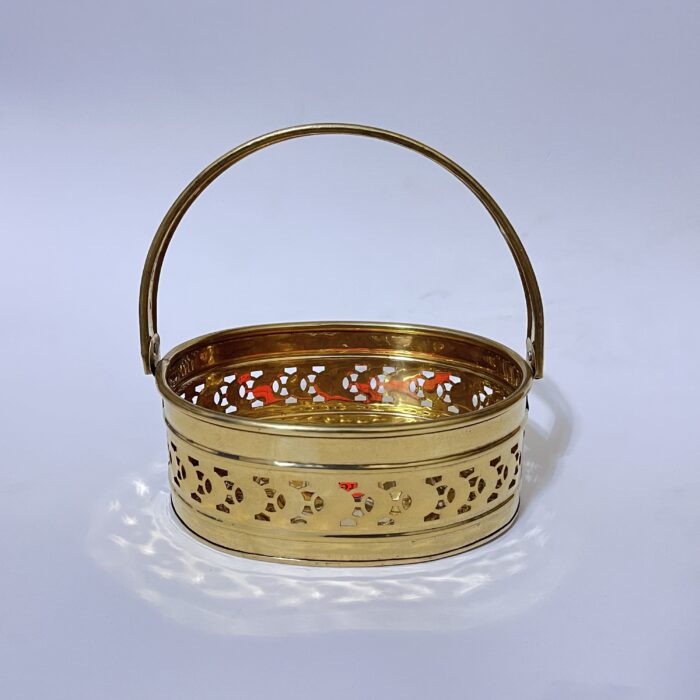 img_7415 পিতলের ফুলের সাজি - ৭/৫.৫ ইঞ্চি - ২৬০ গ্রাম - Image 1