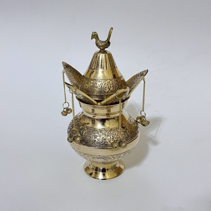 img_7418 সাউথ ইন্ডিয়ান পিতলের মঙ্গল ঘট - ৯ ইঞ্চি- ৯৮০ গ্রাম - Image 1