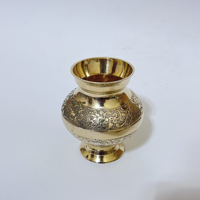 img_7420 সাউথ ইন্ডিয়ান পিতলের মঙ্গল ঘট - ৯ ইঞ্চি- ৯৮০ গ্রাম - Image 5