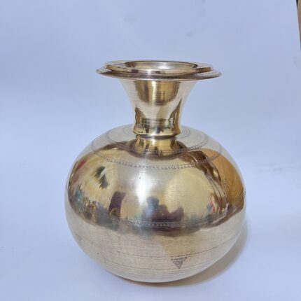 পিতলের ভারী কলস - ৬ লিটার- ২ কেজি ৬৪০ গ্রাম