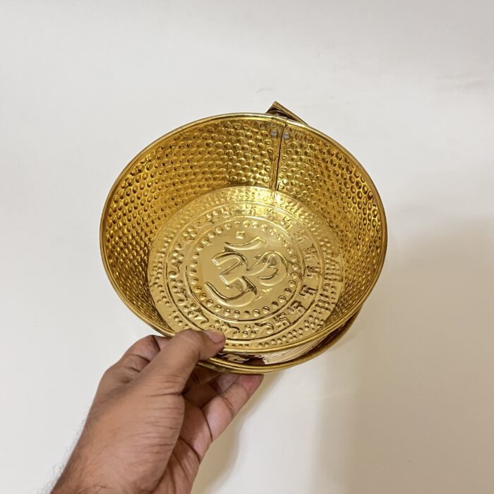 img_7445 পিতলের হালকা ফুলের সাজি- ৭/৩.৫ ইঞ্চি- ৩২০ গ্রাম - Image 3