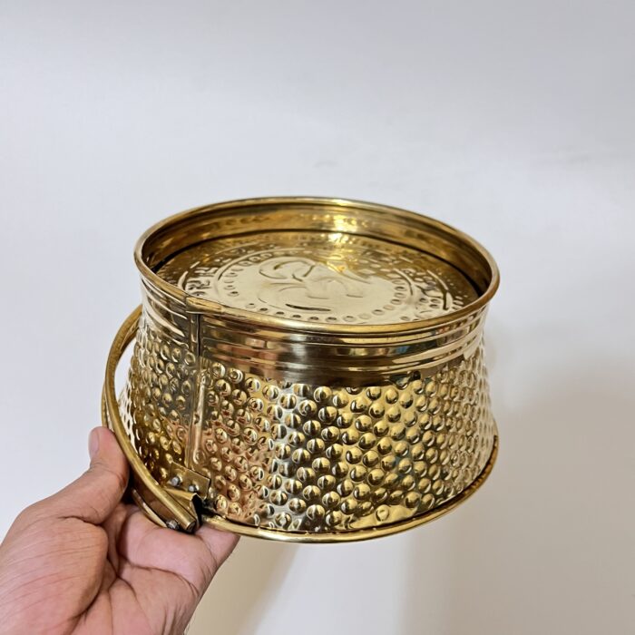 img_7446 পিতলের হালকা ফুলের সাজি- ৭/৩.৫ ইঞ্চি- ৩২০ গ্রাম - Image 4