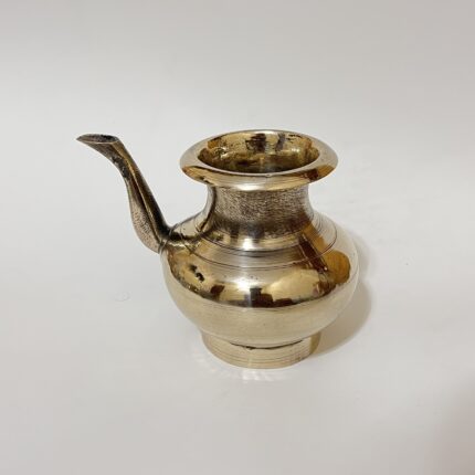 পিতলের পুরনো বদনা- ৬ ইঞ্চি- ১ কেজি ৯০ গ্রাম