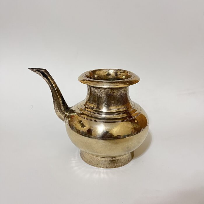 img_7452 পিতলের বড় বদনা- পলিশ করা - ৭.৫ ইঞ্চি- ১ কেজি ৯৩০ গ্রাম - Image 1