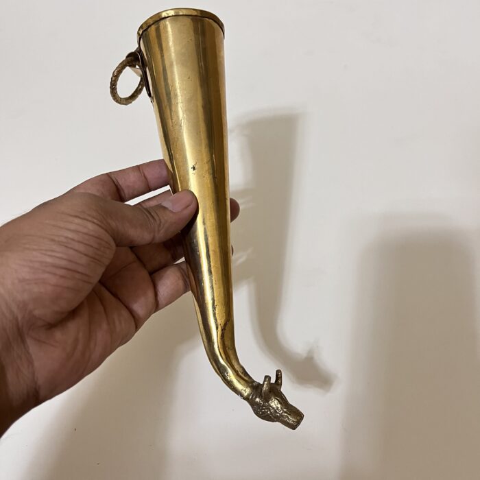 img_7467 অরিজিনাল পিতলের তৈরি গোমুখী শৃঙ্গী – পূজা ও আচার অনুষ্ঠানে ব্যবহারযোগ্য। সুন্দর হাতে তৈরি, দীঘস্থায়ী ও আকর্ষণীয় ডিজাইন। - Image 4