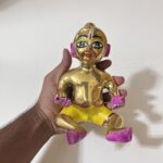 পিতলের বসা গোপাল - ৬ ইঞ্চি - ১ কেজি ৫৬০ গ্রাম - Image 3