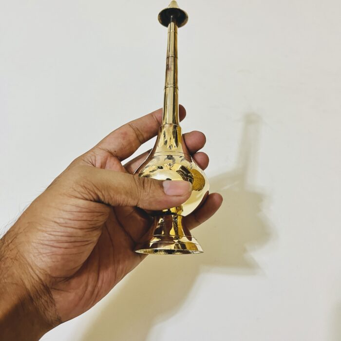 img_7716 পুরনো পিতলের গোলাপ জলদানী - পলিশ করা - ৯৮ গ্রাম - ৮ ইঞ্চি - Image 4