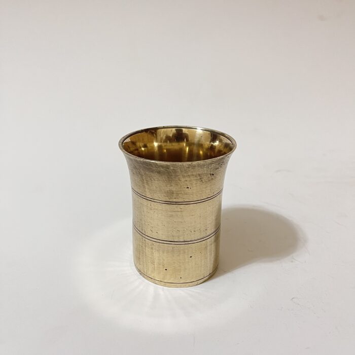 img_7720 পিতলের পুরাতন গ্লাস - ৪৮৮ গ্রাম - ৫০০ মিলি - Image 1