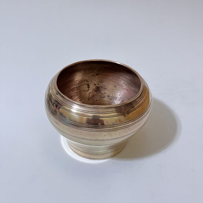 img_7734 পিতলের পুরনো ডাবর - লাইফ টাইম ইউজ করতে পারবেন - ৫ ইঞ্চি - ১ কেজি ৫০০ গ্রাম - Image 4