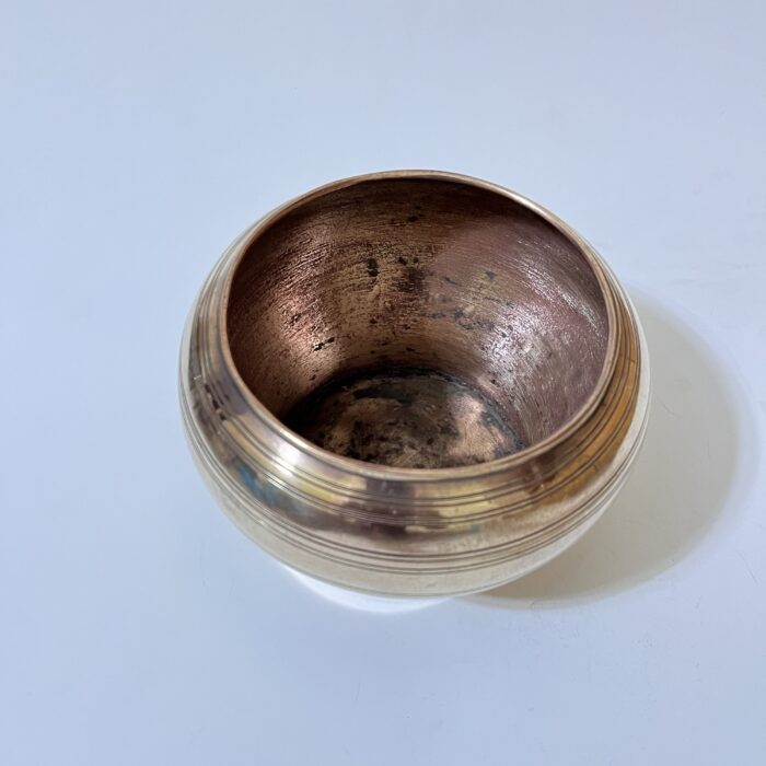 img_7736 পিতলের পুরনো ডাবর - লাইফ টাইম ইউজ করতে পারবেন - ৫ ইঞ্চি - ১ কেজি ৫০০ গ্রাম - Image 3