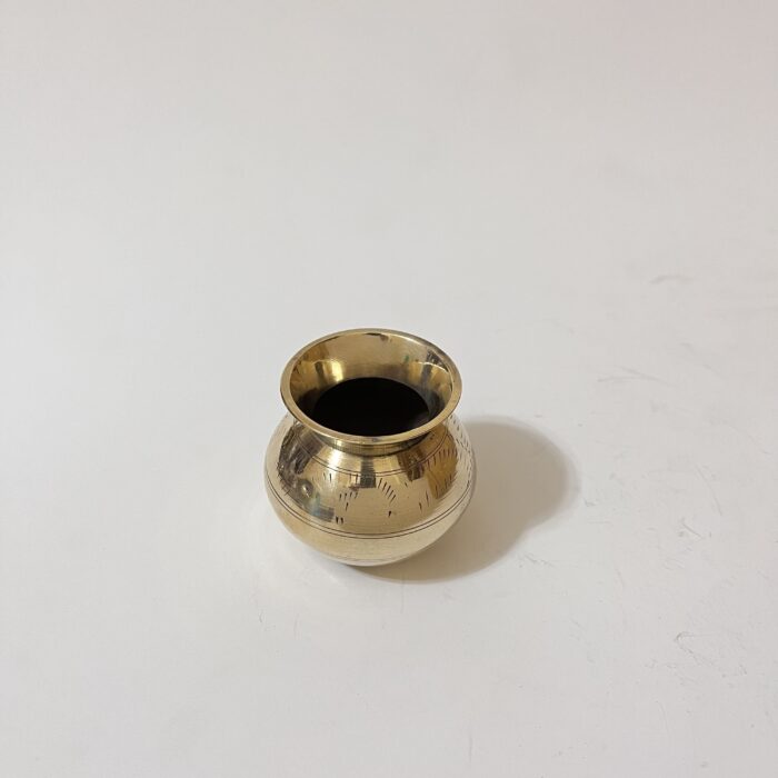 img_7745 পিতলের ছোট ঘট - ১৪০ গ্রাম - ১০০ মিলি - Image 1