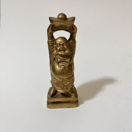পিতলের Laughing Buddha – সম্পদ, সৌভাগ্য ও ইতিবাচক শক্তির প্রতীক। ঘর, অফিস বা দোকানে রাখলে আনে শান্তি ও সমৃদ্ধি।