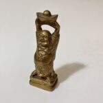 পিতলের Laughing Buddha – সম্পদ, সৌভাগ্য ও ইতিবাচক শক্তির প্রতীক। ঘর, অফিস বা দোকানে রাখলে আনে শান্তি ও সমৃদ্ধি। - Image 3