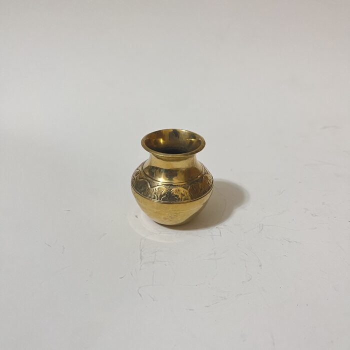 img_7817 পিতলের ছোট ঘট- ২.৫ ইঞ্চি- ৭৮ গ্রাম - Image 1