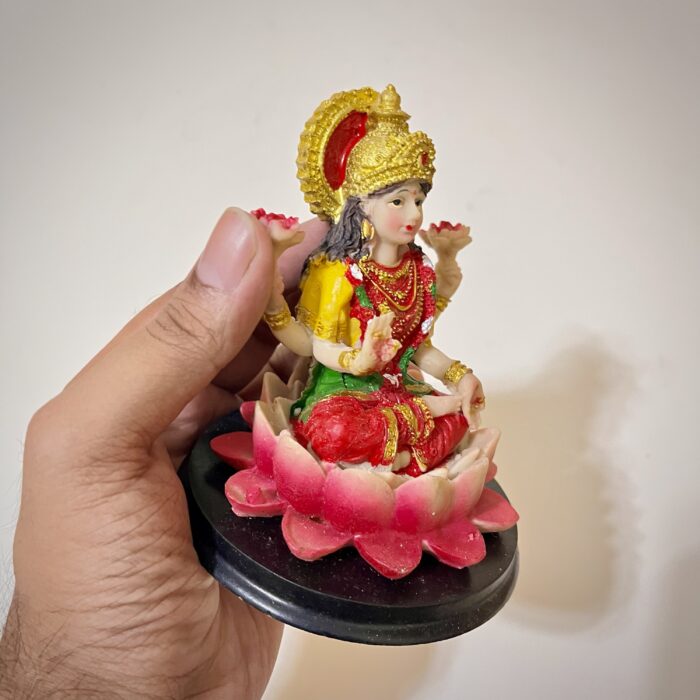 img_7914 পলি রেসিনের তৈরি ধনলক্ষ্মী - ৪ ইঞ্চি- ১৭০ গ্রাম - Image 3