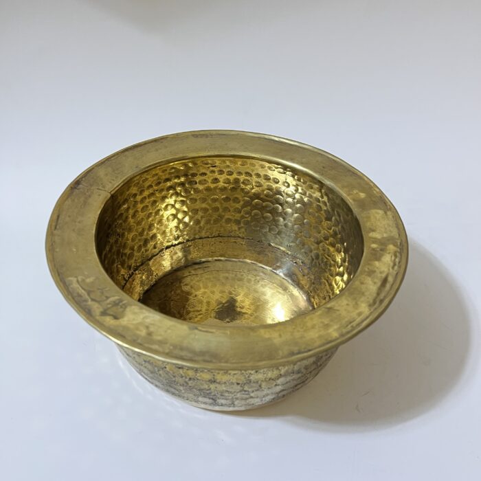 img_7943 পিতলের পুরনো সসপেন - অনেক মজবুত - ১০ ইঞ্চি - ১ কেজি ৪৪৫ গ্রাম - Image 3