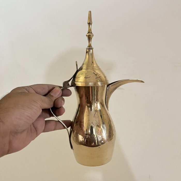 img_7962 Brass Old traditional Arabic coffee pot - Polished - 10 inches - 360 gm - Image 3