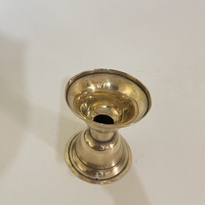 img_7976 পিতলের পুরনো স্ট্যান্ড - পলিশ করা হয়েছে - ৬/৫ ইঞ্চি- ৩৭০ গ্রাম - Image 2