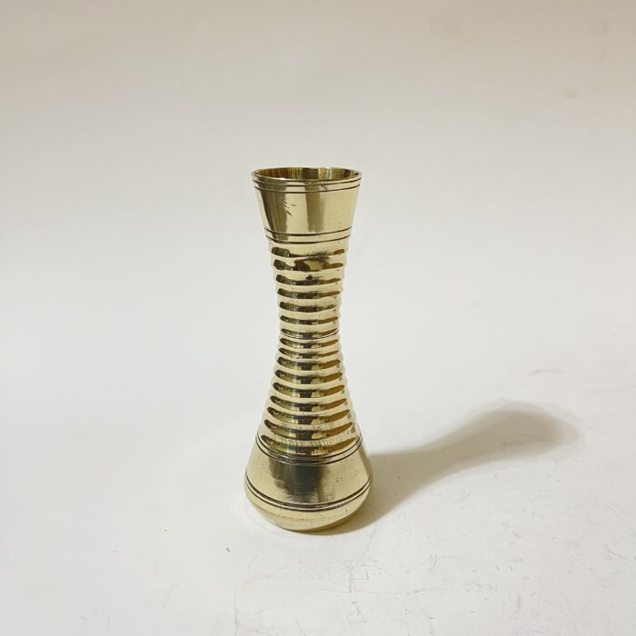 img_8075 পিতলের পুরনো ফুলদানি - পলিশ করা - ৬ ইঞ্চি- ২৩০ গ্রাম - Image 1