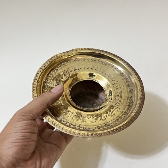 img_8100 পিতলের পুরনো চিলমচি - ছোট সাইজ - ৬ ইঞ্চি- ২৮৫ গ্রাম - Image 4