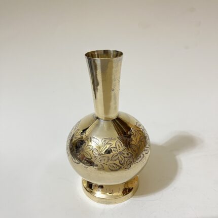 পিতলের পুরনো ফুলদানি - ৮.৫ ইঞ্চি- ৮৭০ গ্রাম