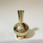 পিতলের পুরনো ফুলদানি - ৮.৫ ইঞ্চি- ৮৭০ গ্রাম - Image 2