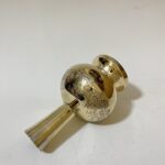 পিতলের পুরনো ফুলদানি - ৮.৫ ইঞ্চি- ৮৭০ গ্রাম - Image 3