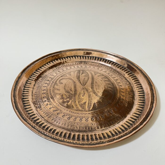 img_8169 তামার পুরনো থালা- পলিশ করা হয়েছে- ১৫ ইঞ্চি - ১ কেজি ১৮০ গ্রাম - Image 3