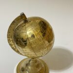 Decorative brass globe showpiece - often used as a desk or home decor item - 1100 gm- 9 inches - Image 3