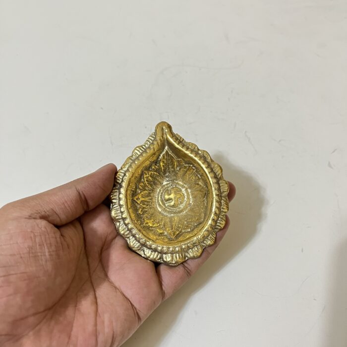 পিতলের প্রদীপ - ৩.৪ ইঞ্চি - ১৫০ গ্রাম - Image 3
