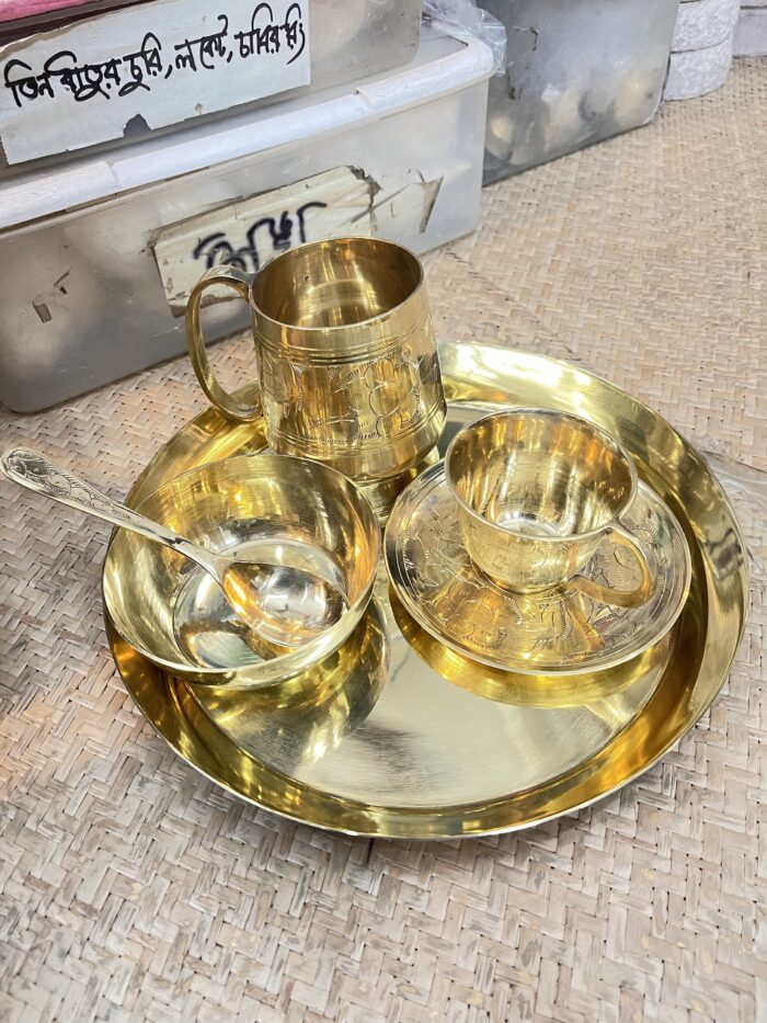 পিতলের থালা - মগ - বাটি - চামচ - কাপ পিরিচ সেট - ১ কেজি ৪০০ গ্রাম - Image 2