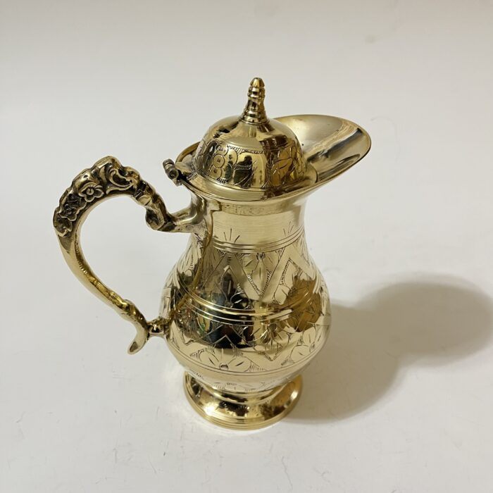 পিতলের মোগল ডিজাইন জগ- হাতে নকশা করা - ১ লিটার- ১২০০ গ্রাম - Image 2