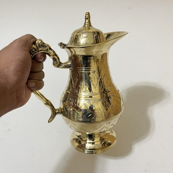 পিতলের মোগল ডিজাইন জগ- হাতে নকশা করা - ১ লিটার- ১২০০ গ্রাম - Image 5