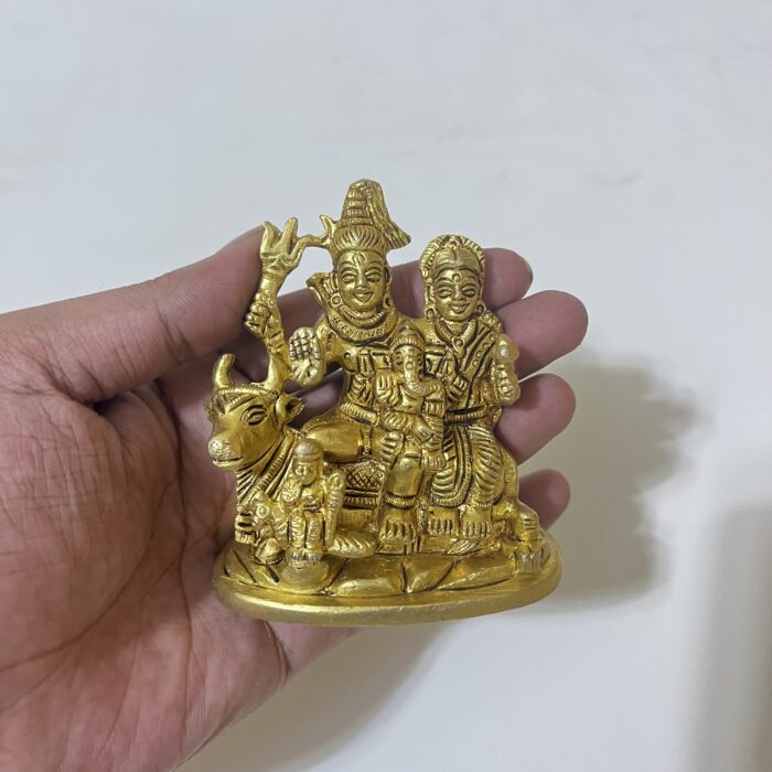 পিতলের এন্টিক ডিজাইনের শিব পার্বতী পরিবার - ৩ ইঞ্চি - ৪৫০ গ্রাম - Image 2