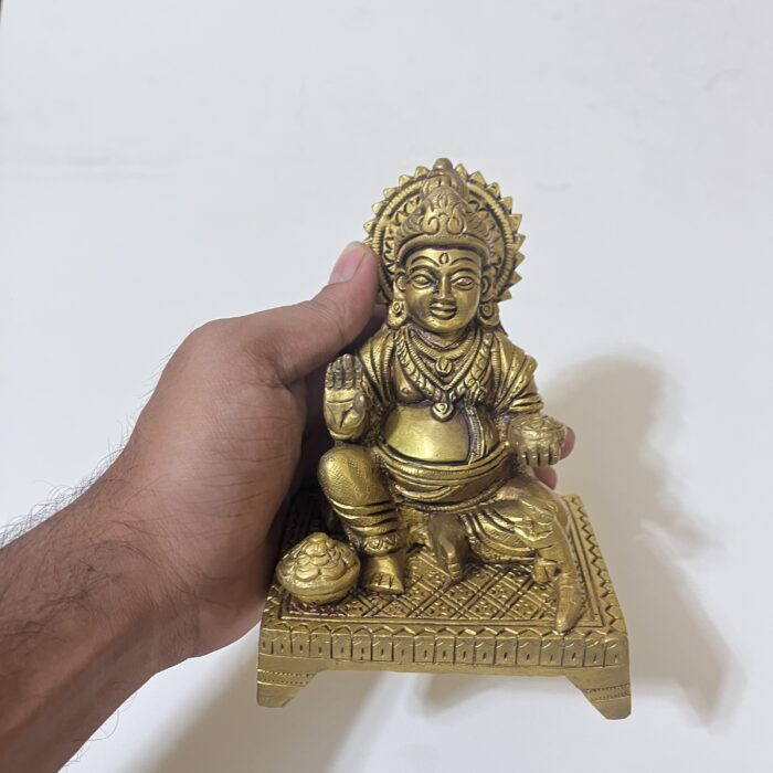 পিতলের এন্টিক ডিজাইনের ধন কুবের বিগ্রহ - ৫ ইঞ্চি - 1470 গ্রাম - Image 4